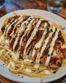 Creamy Ricotta Alfredo Pasta with Garlic Butter Chicken - Mouthwatering ...